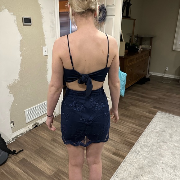 Navy blue, with flower lace. Perfect for a wedding, hoco and winter formal. - Picture 2 of 4